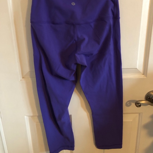 Lululemon 🍋 Capris - Picture 2 of 2